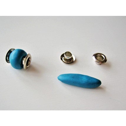 Kovov� st�ed pr�vlek do kor�lk� (Otvor 5 mm) Platina