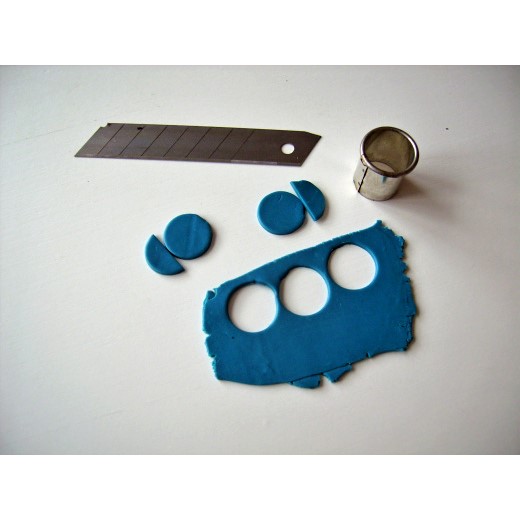 Kovov� st�ed pr�vlek do kor�lk� (Otvor 5 mm) Platina